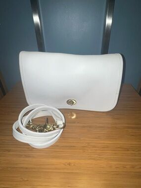 Vintage Coach white leather shoulder bag